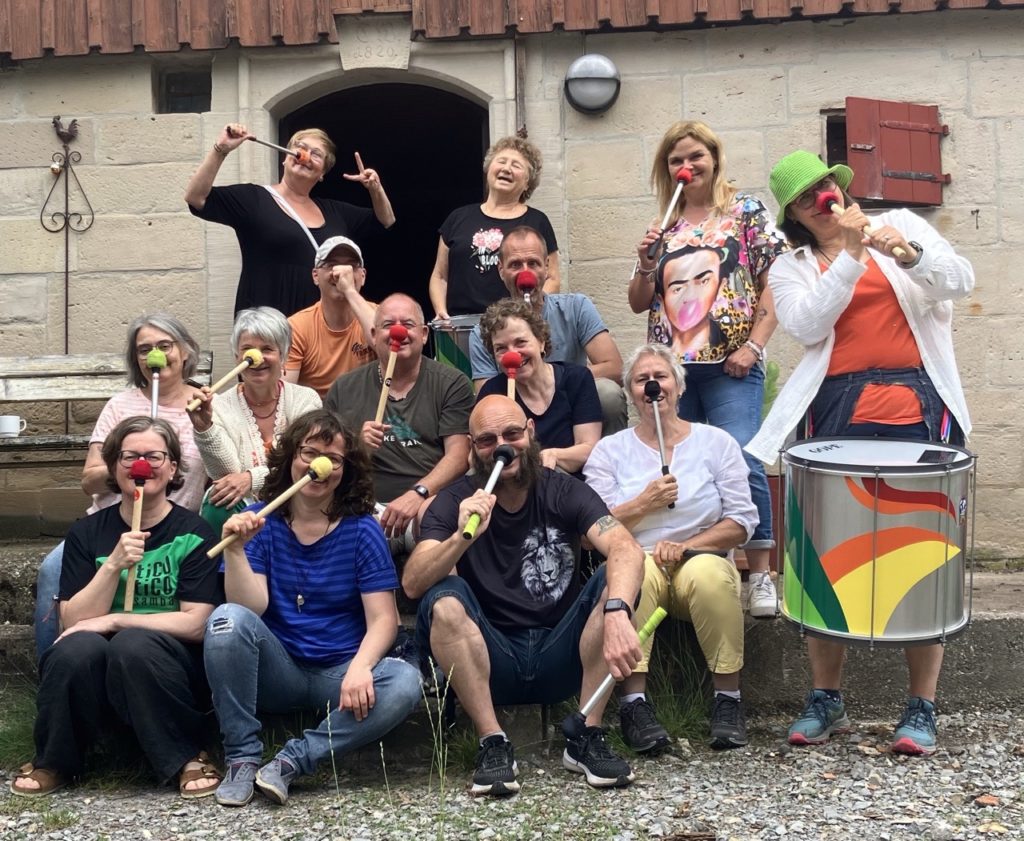 Gruppenbild Sambatrommler auf dem Bauernhof